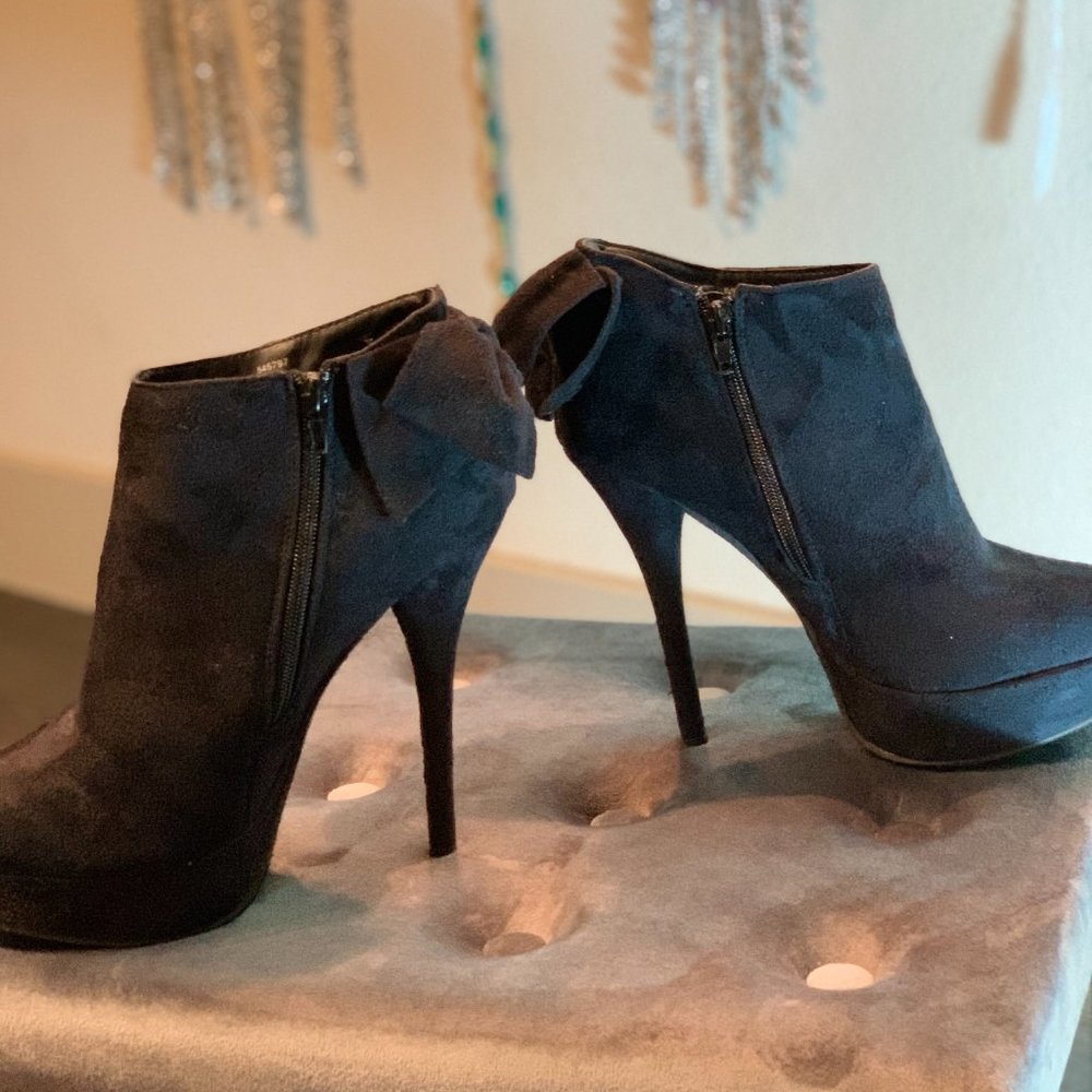 Black Booties w/bow on the back| Charlotte Russe